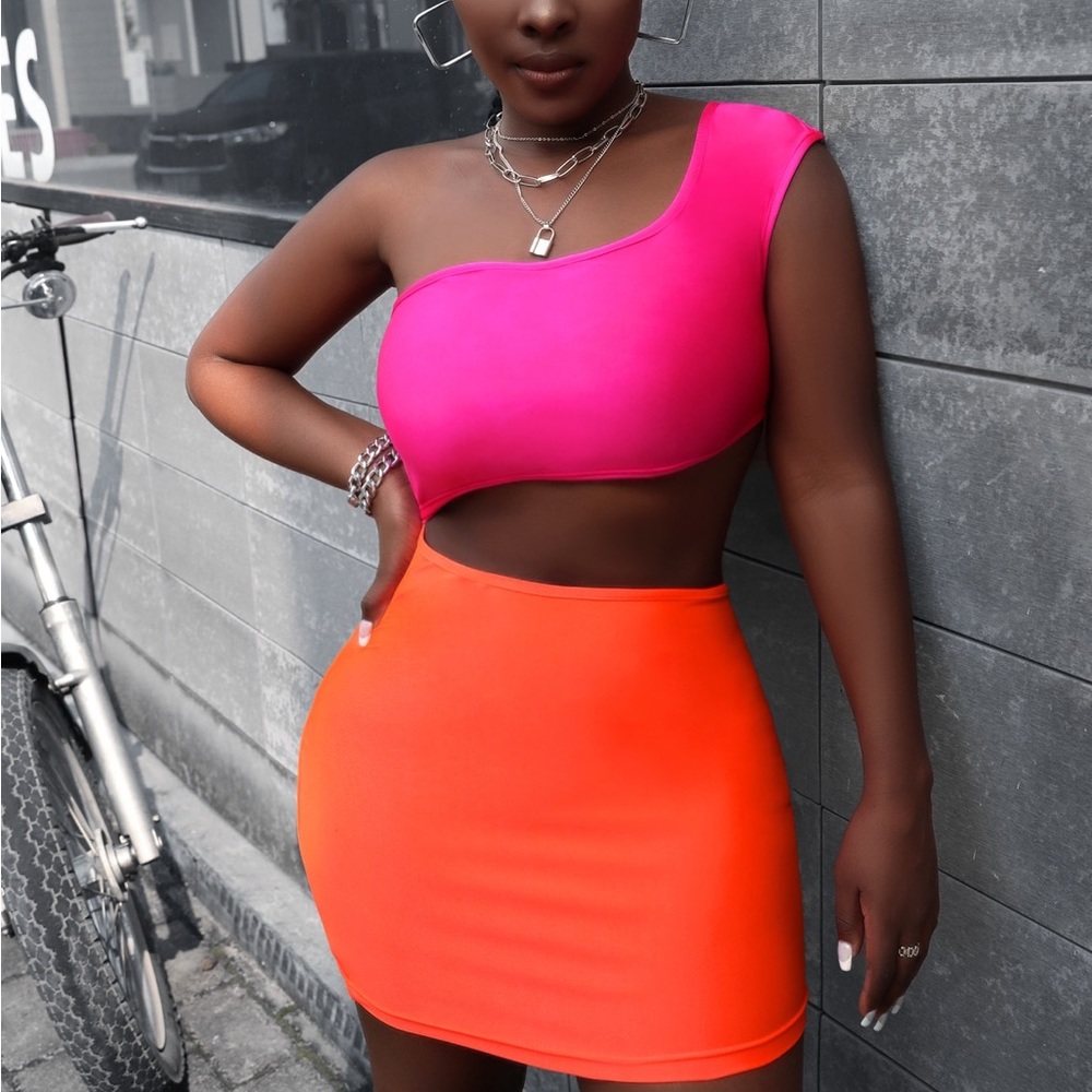 Seductive Allure: Two-Tone Cutout